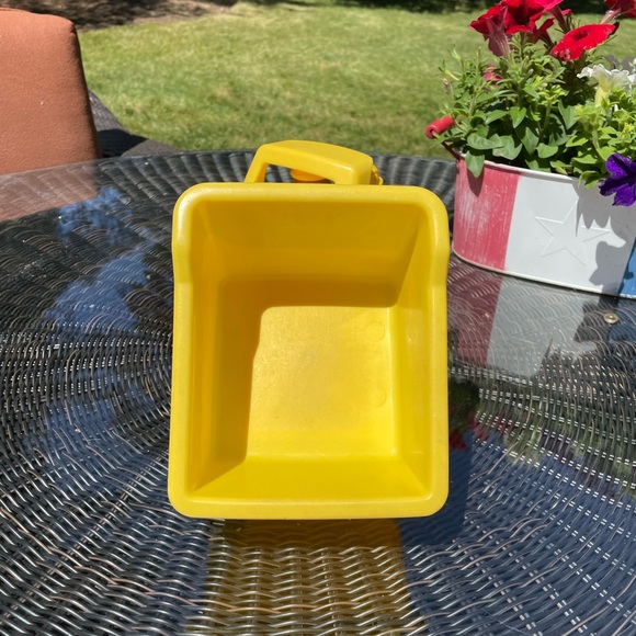 1980’s Little Tikes Toddle Tots Dump Truck with Original Construction Workers - Picture 8 of 12